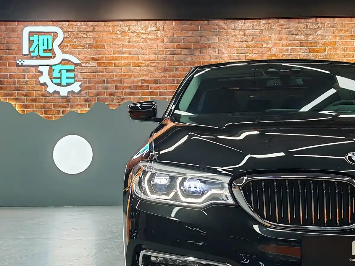 Photo 8 - BMW 5 Series
