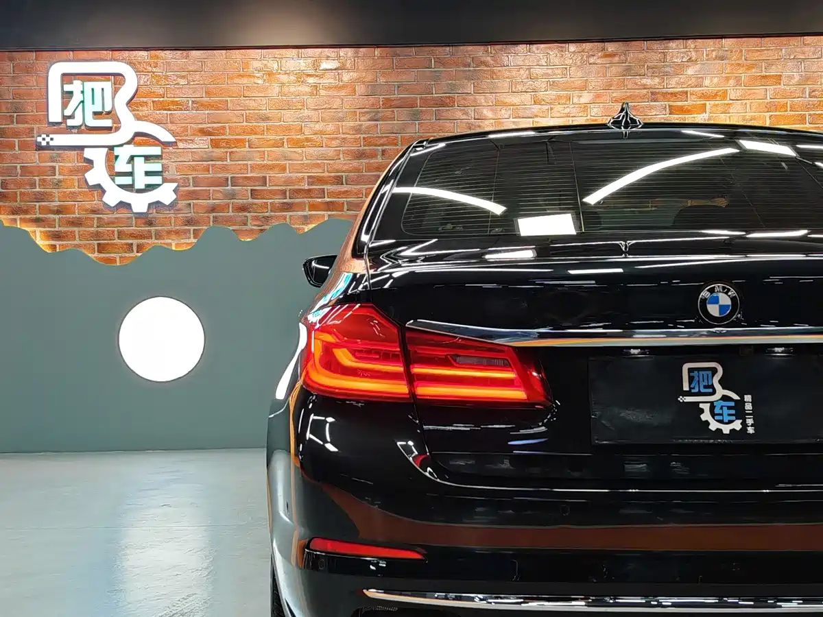 Photo 12 - BMW 5 Series