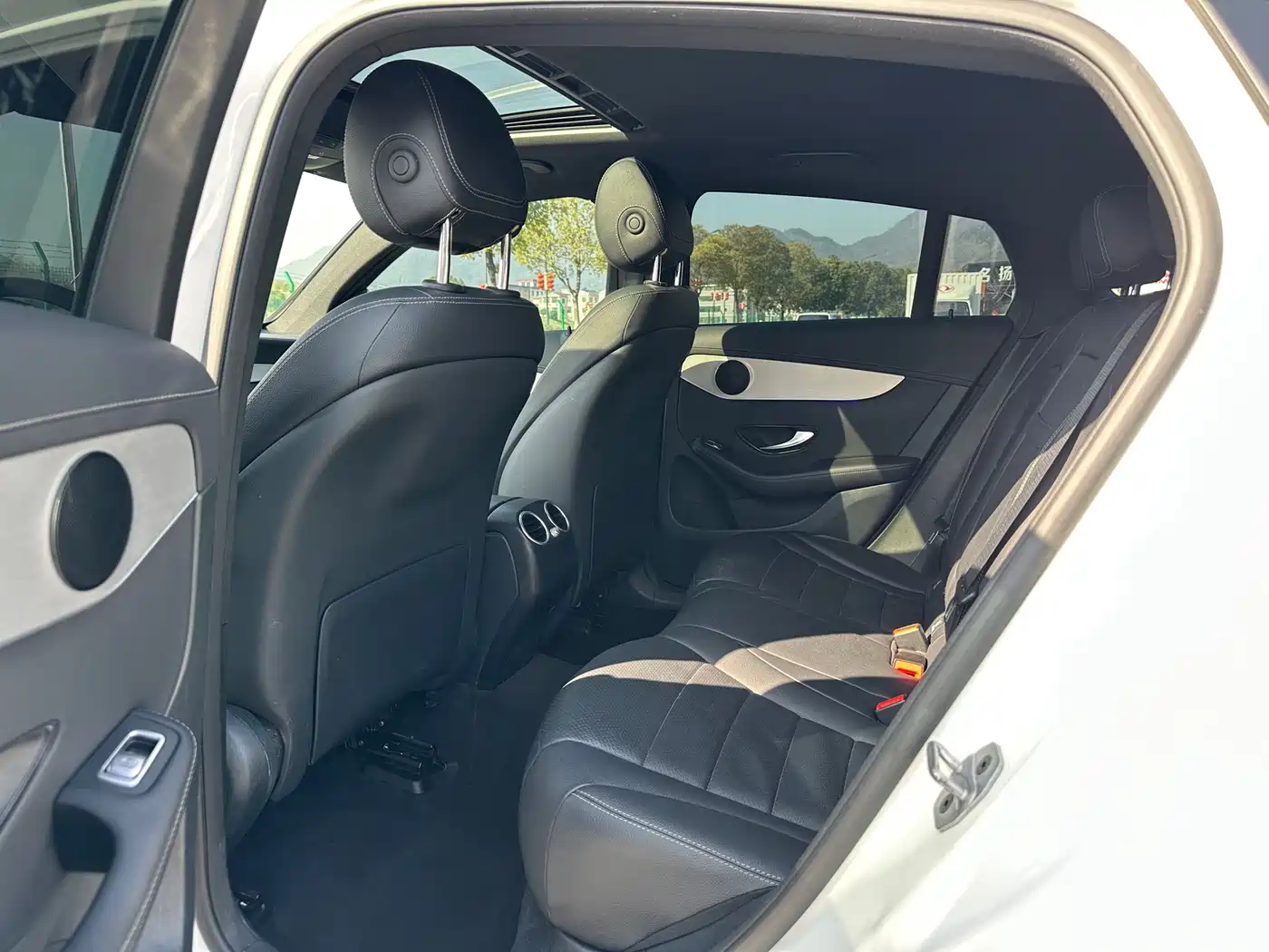Mercedes-Benz GLC Coupe 2021 GLC 260 4MATIC Coupe SUV фото 6
