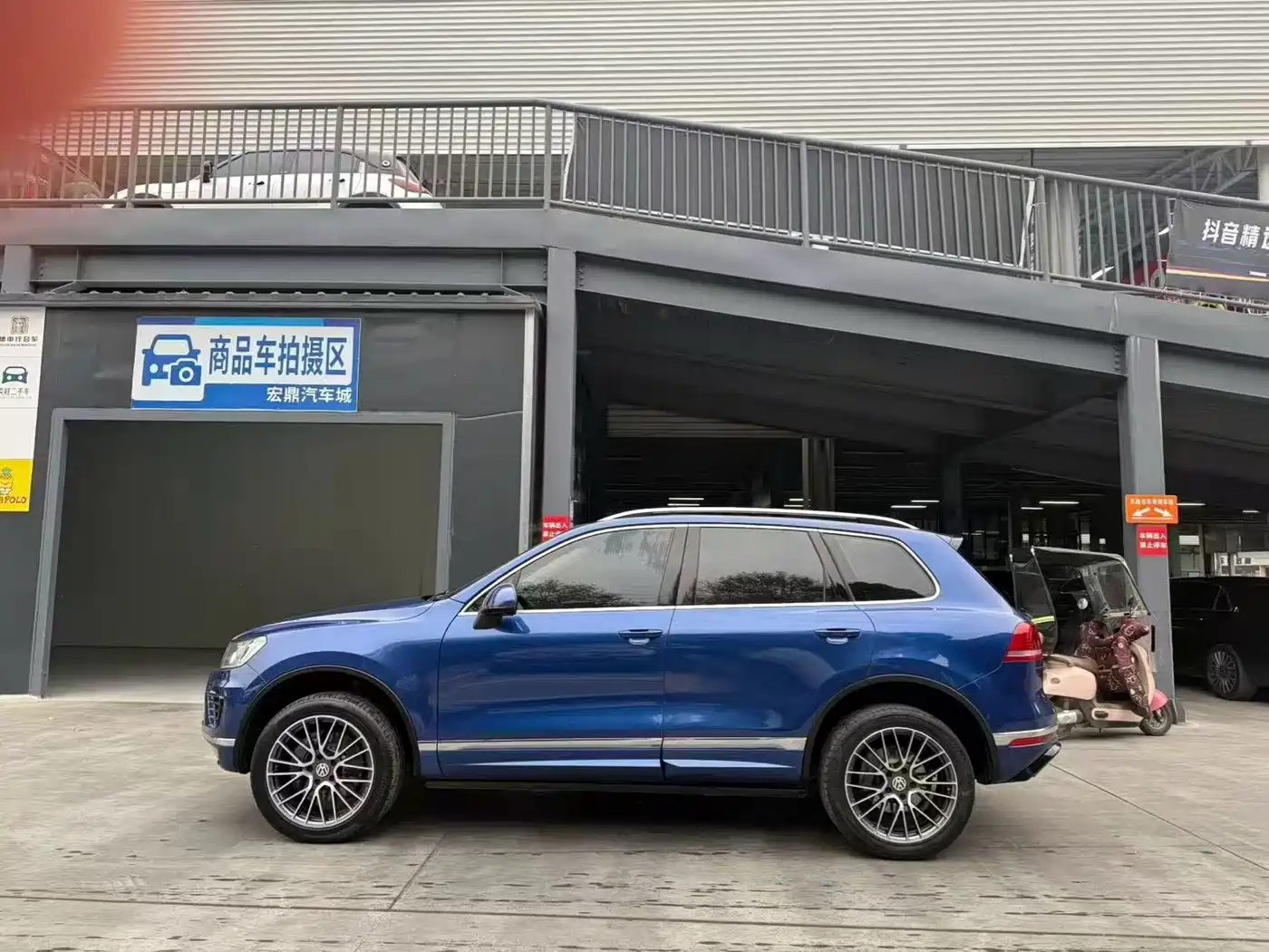 Volkswagen Touareg 2017 3.0TSI Explorer Edition фото 8