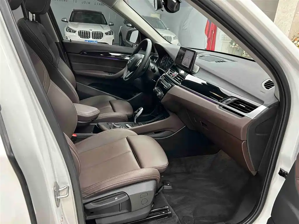 BMW X1 2022 sDrive20Li Fashion фото 14