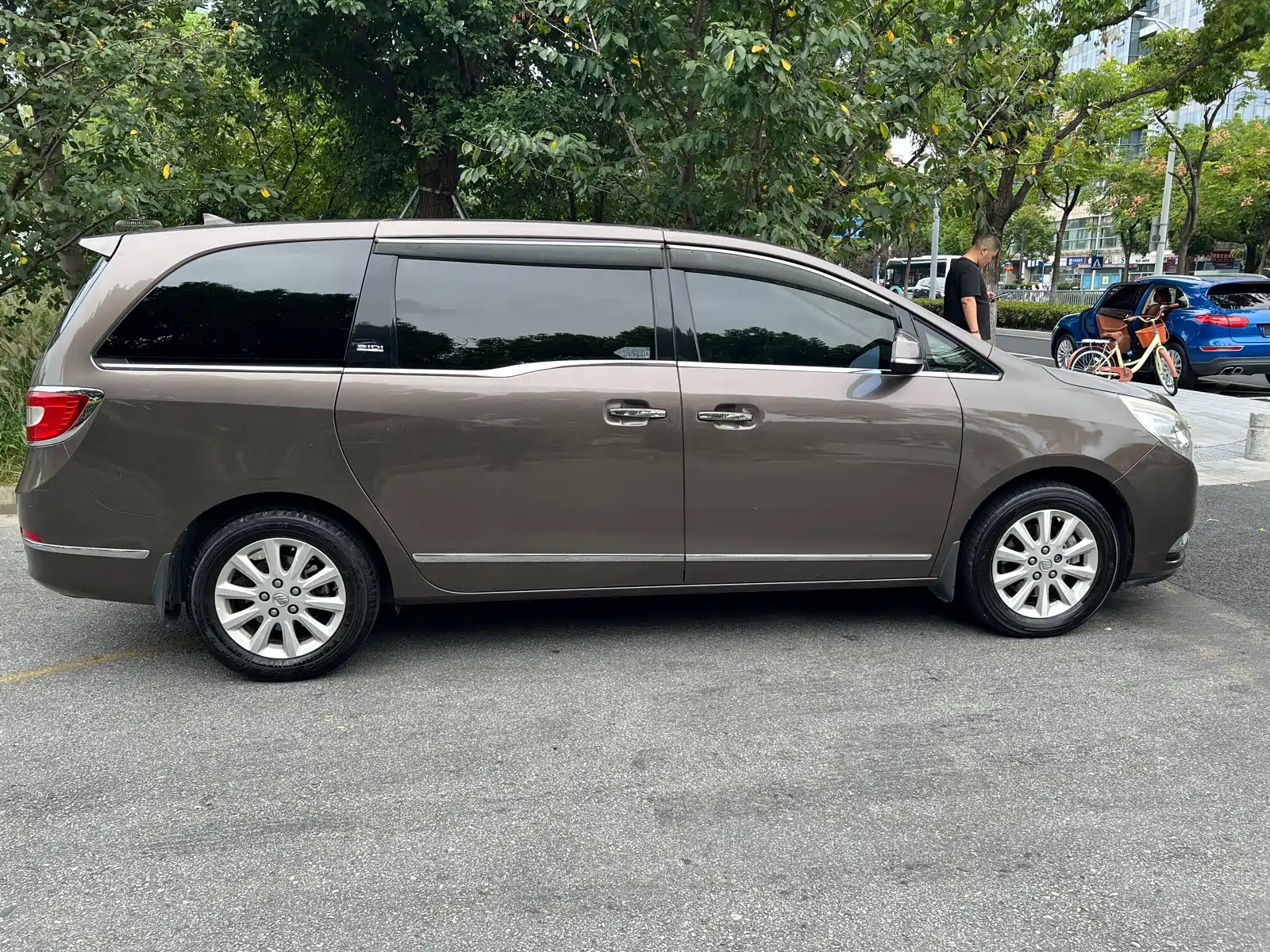Фото 4 - Buick GL8