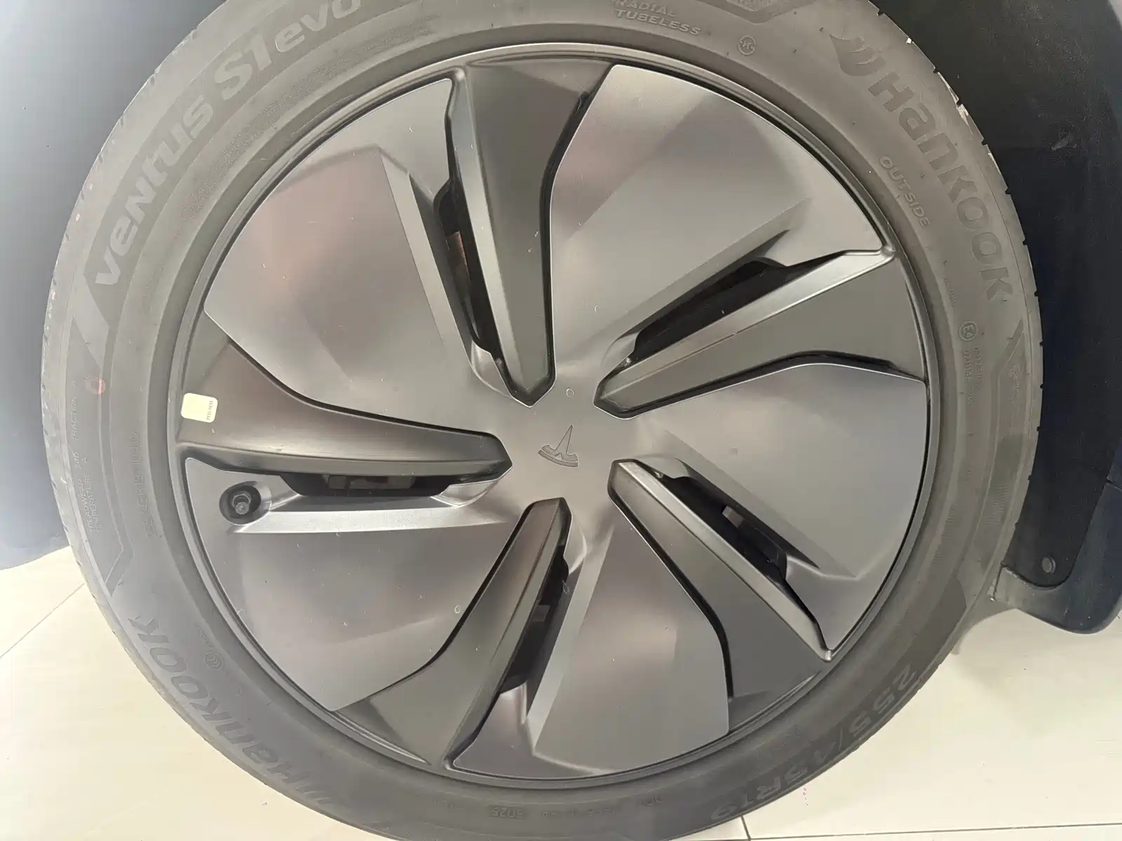 Фото 21 - Tesla Model Y