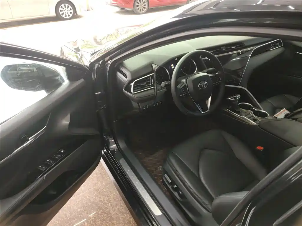 Toyota Camry 2019 2.5G Luxury Edition China VI фото 12