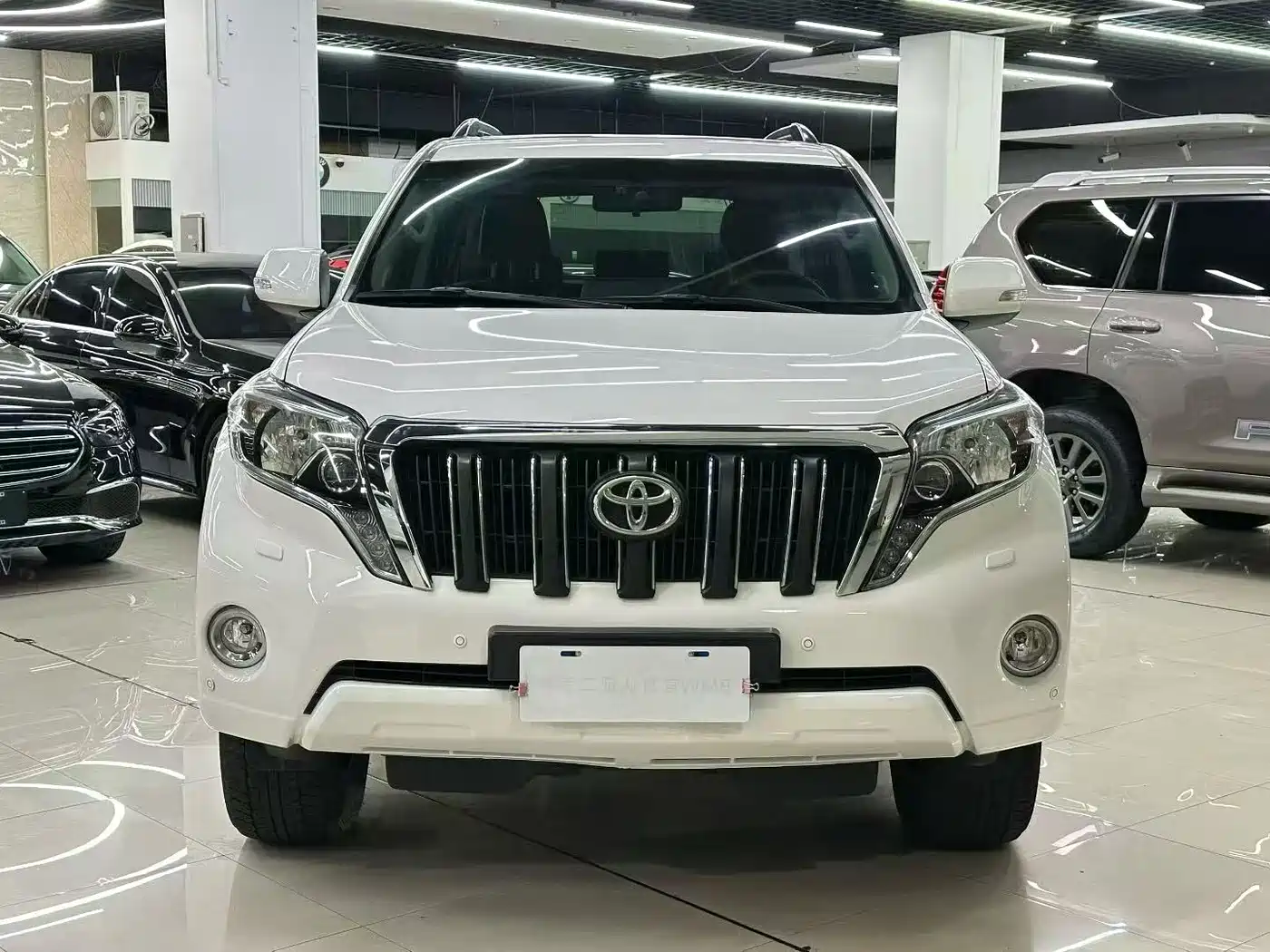 Toyota Prado 2014 4.0L Automatic TX-L фото 2