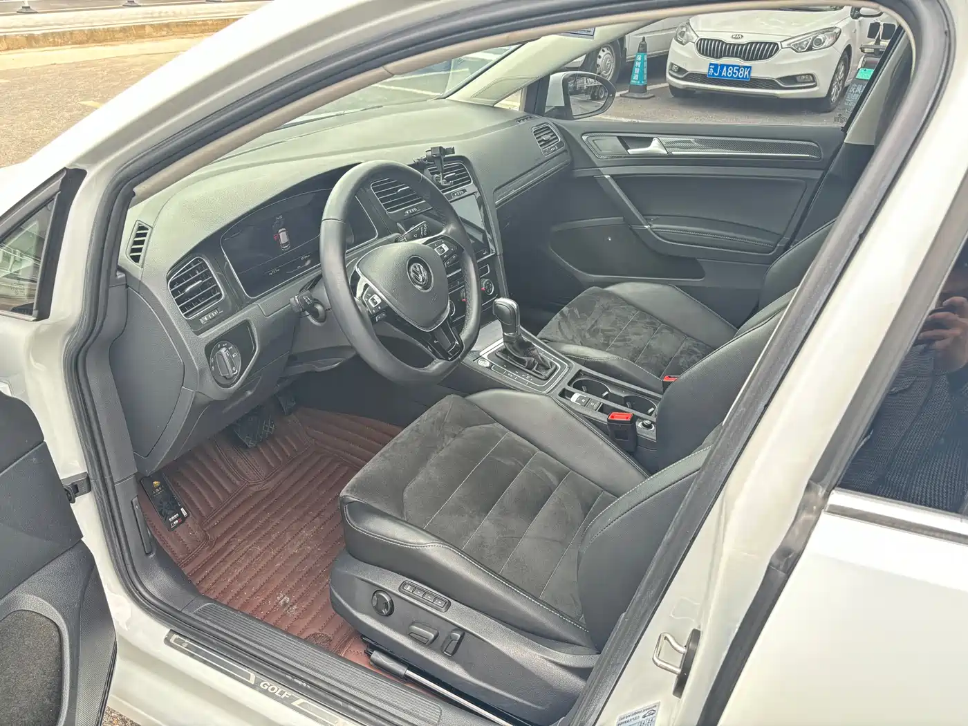 Volkswagen Golf 2020 Beloved Edition 280TSI DSG Luxury фото 7