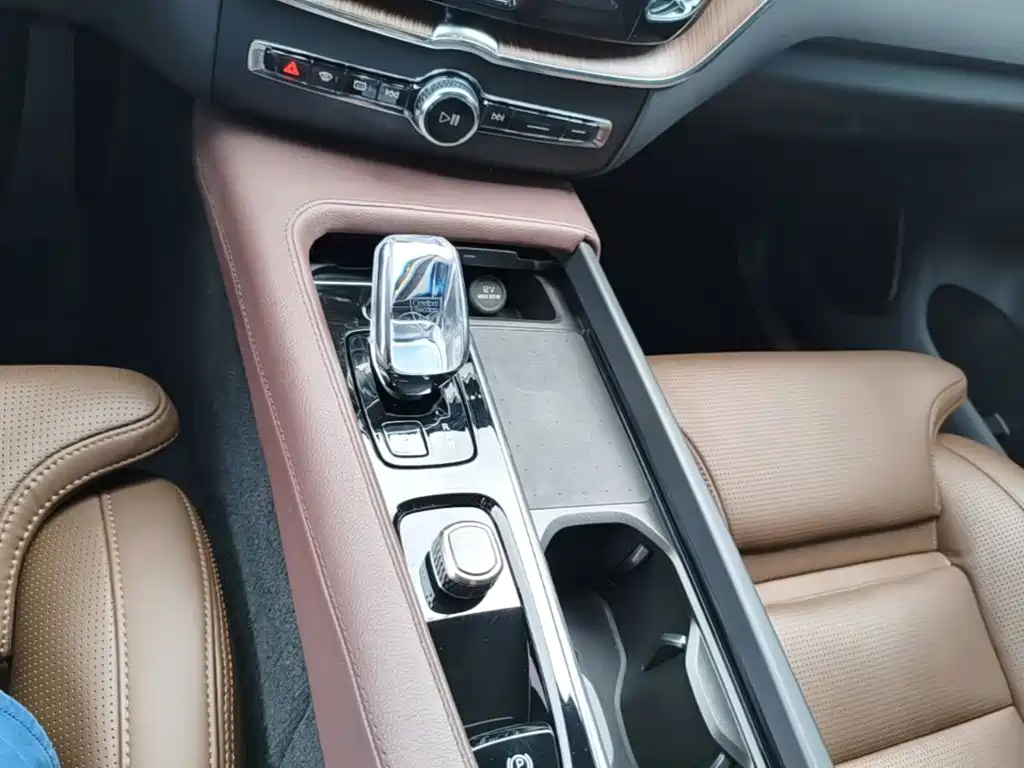 Volvo XC60 Plug-in Hybrid 2023 2024 T8 PHEV Long Range AWD Smart Elegance Luxury Edition