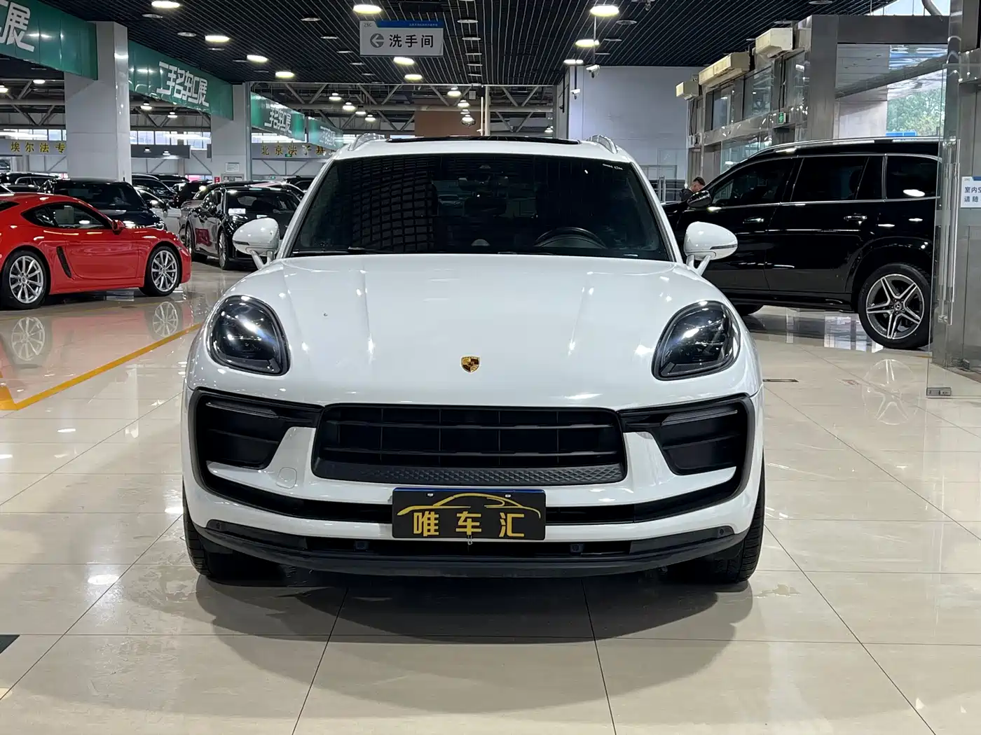 PORSCHE MACAN