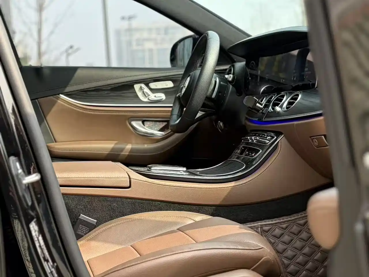 Mercedes-Benz E-Class 2023 E 300 L Sport Fashion фото 20