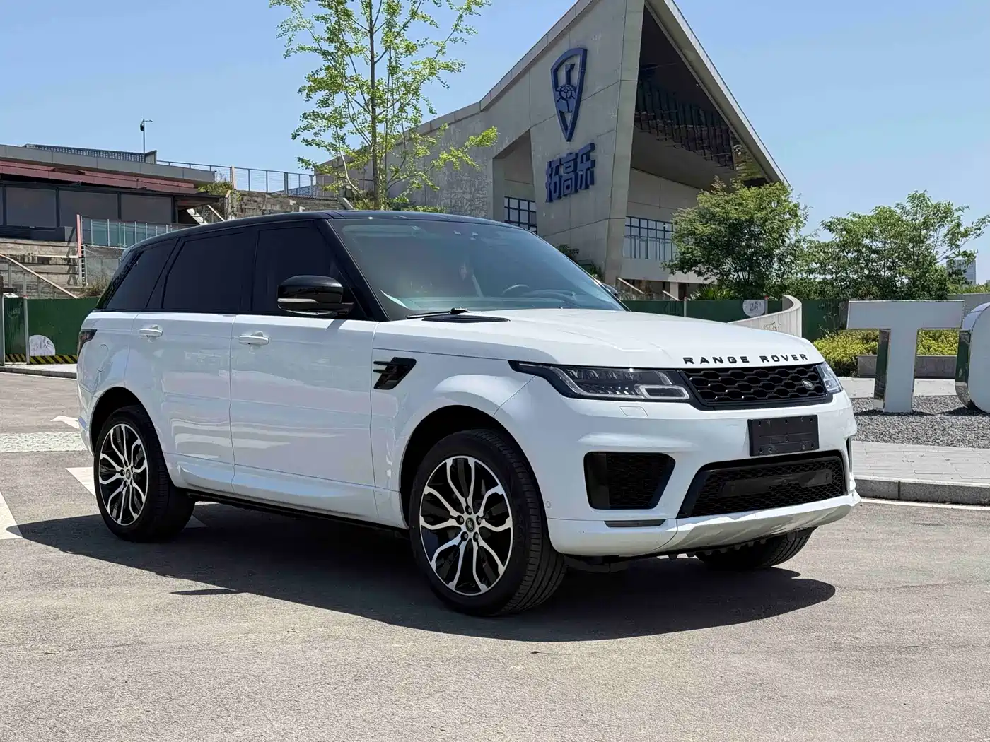Land Rover Range Rover Sport 2021 3.0 L6 Gloss Black Edition фото 3