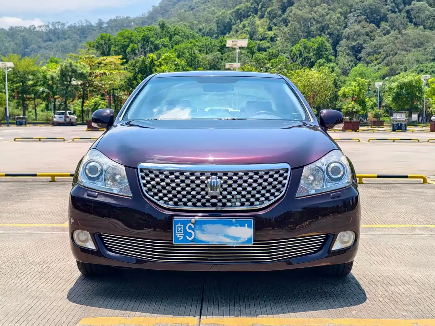 Фото 2 - Toyota Crown