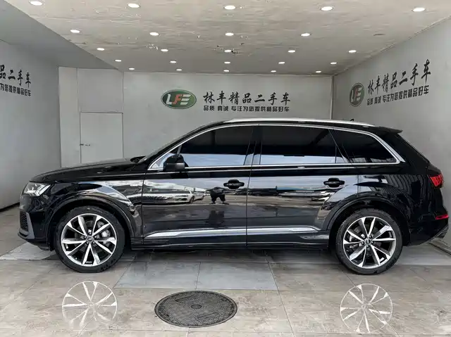 Audi Q7 2023 55 TFSI quattro S line Sport — фото 4