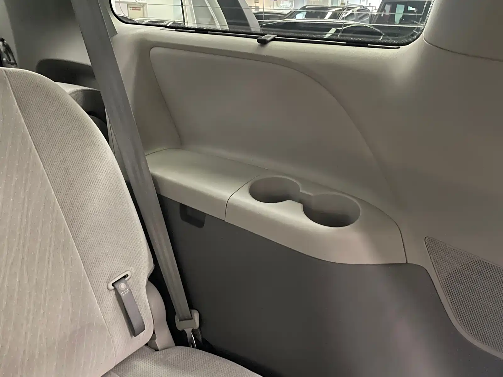 Photo 40 - Toyota Sienna