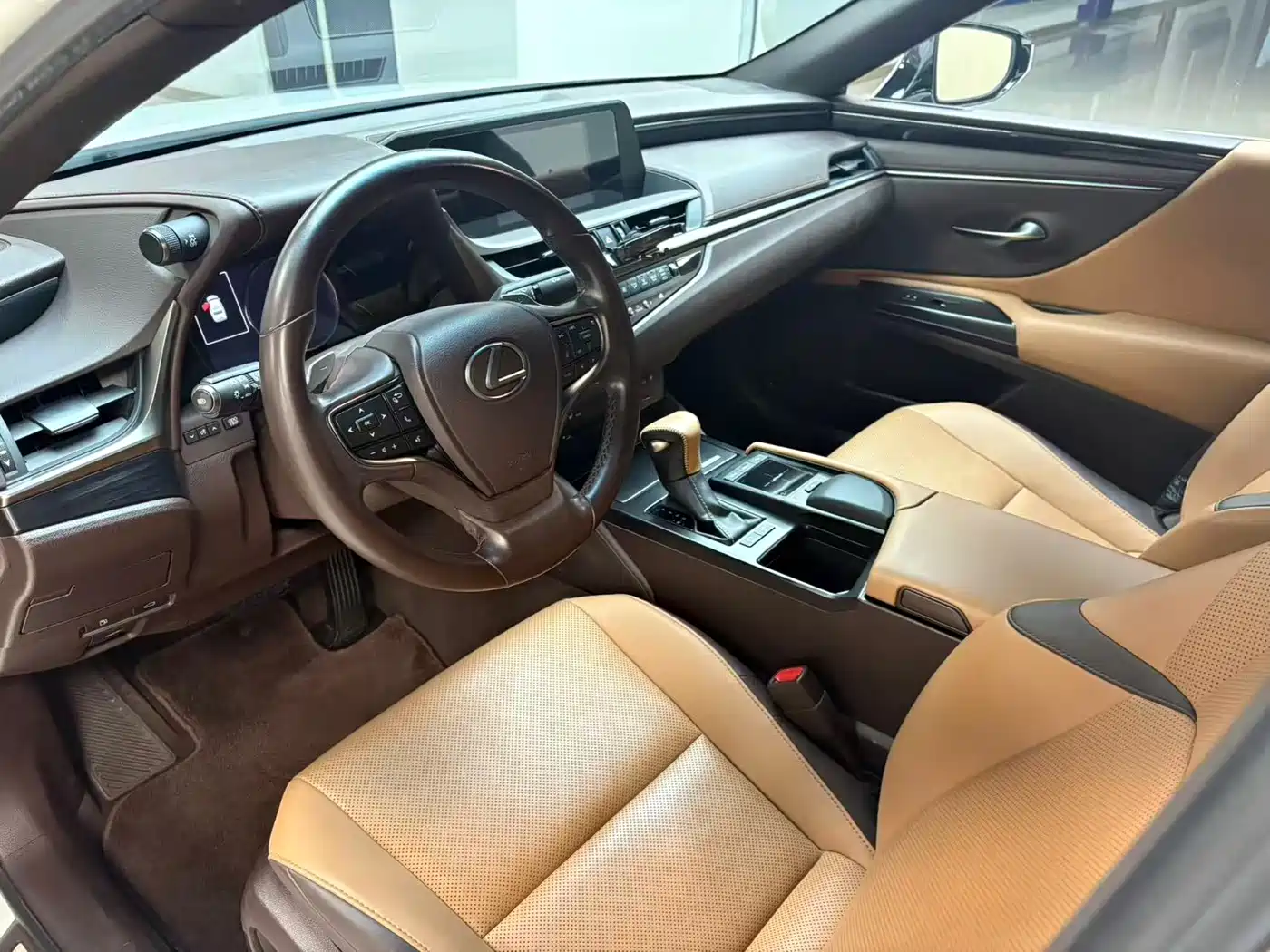 Lexus ES 2020 200 Excellence фото 10