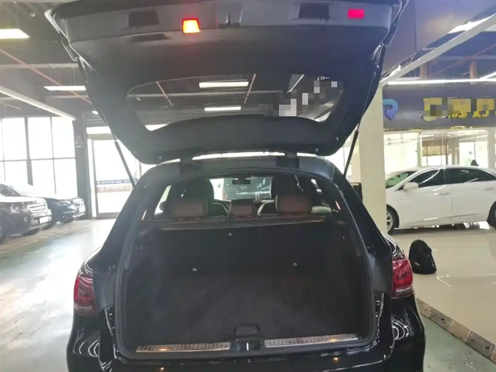 MERCEDES-BENZ GLC
