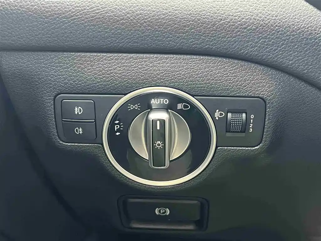 Mercedes-Benz GLA 2016 GLA 200 Dynamic фото 22