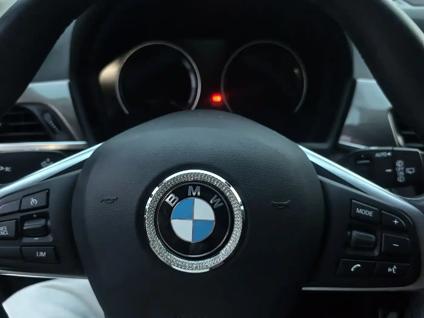 BMW X1 2018 sDrive18Li Premium Model фото 13