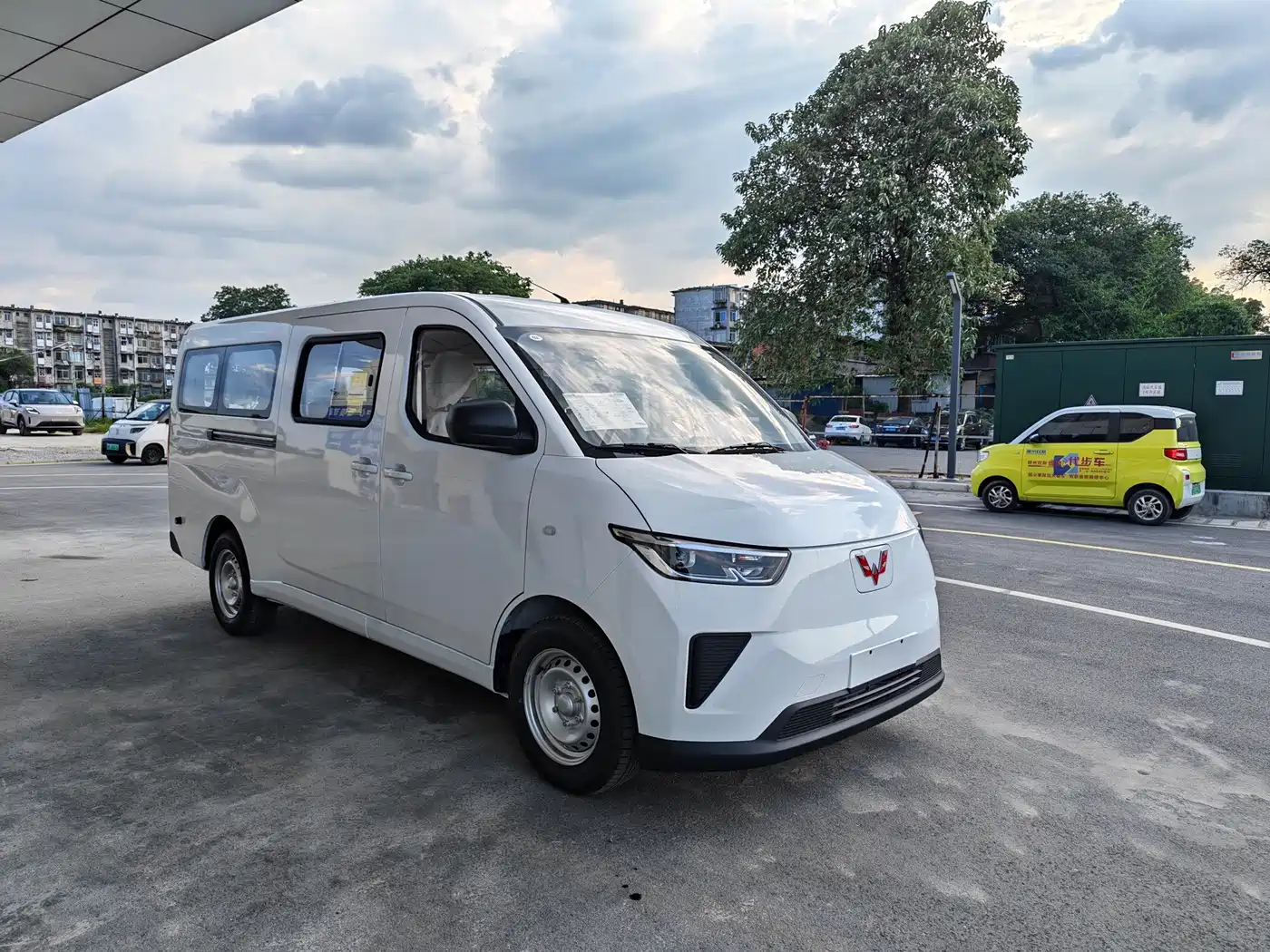 Wuling Motors Wuling Yangguang 2026 2026 Model 440km Passenger Van Comfort Version (6-Seater)