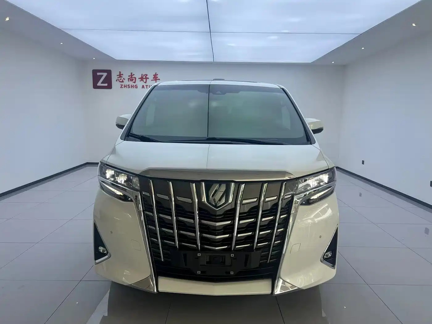 Toyota Alphard 2021 Hybrid 2.5L Premium фото 2