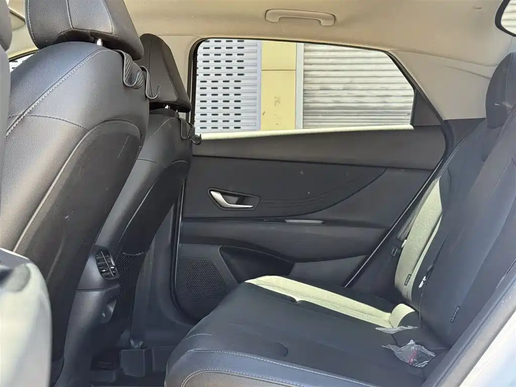 Hyundai Elantra 2023 Model 1.5L CVT LUX Premium Edition фото 6