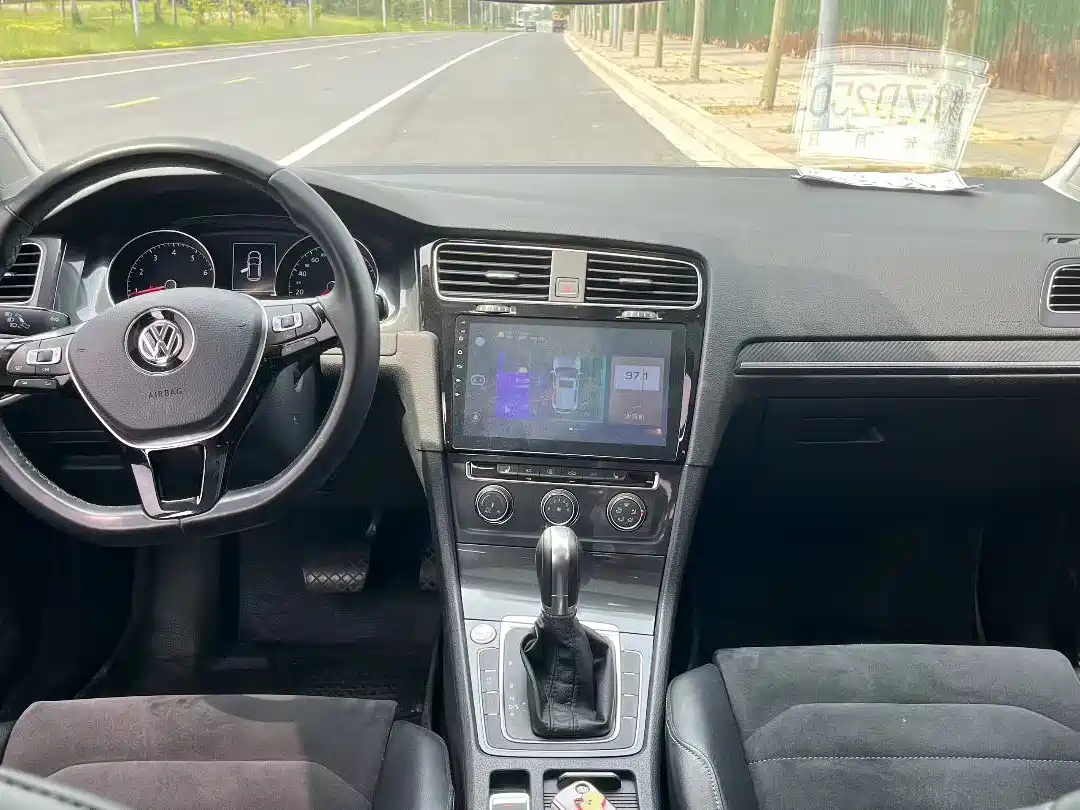 Volkswagen Golf 2018 230TSI Automatic Luxury фото 5