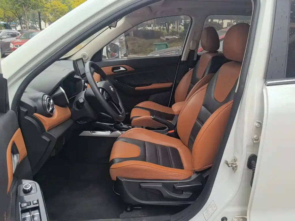 Фото 15 - BAIC Senova X35