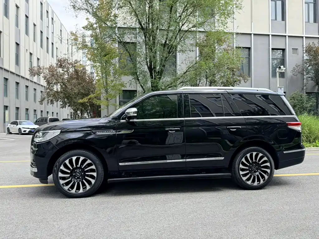 Lincoln Navigator 2023 2022 3.5T Presidential Edition