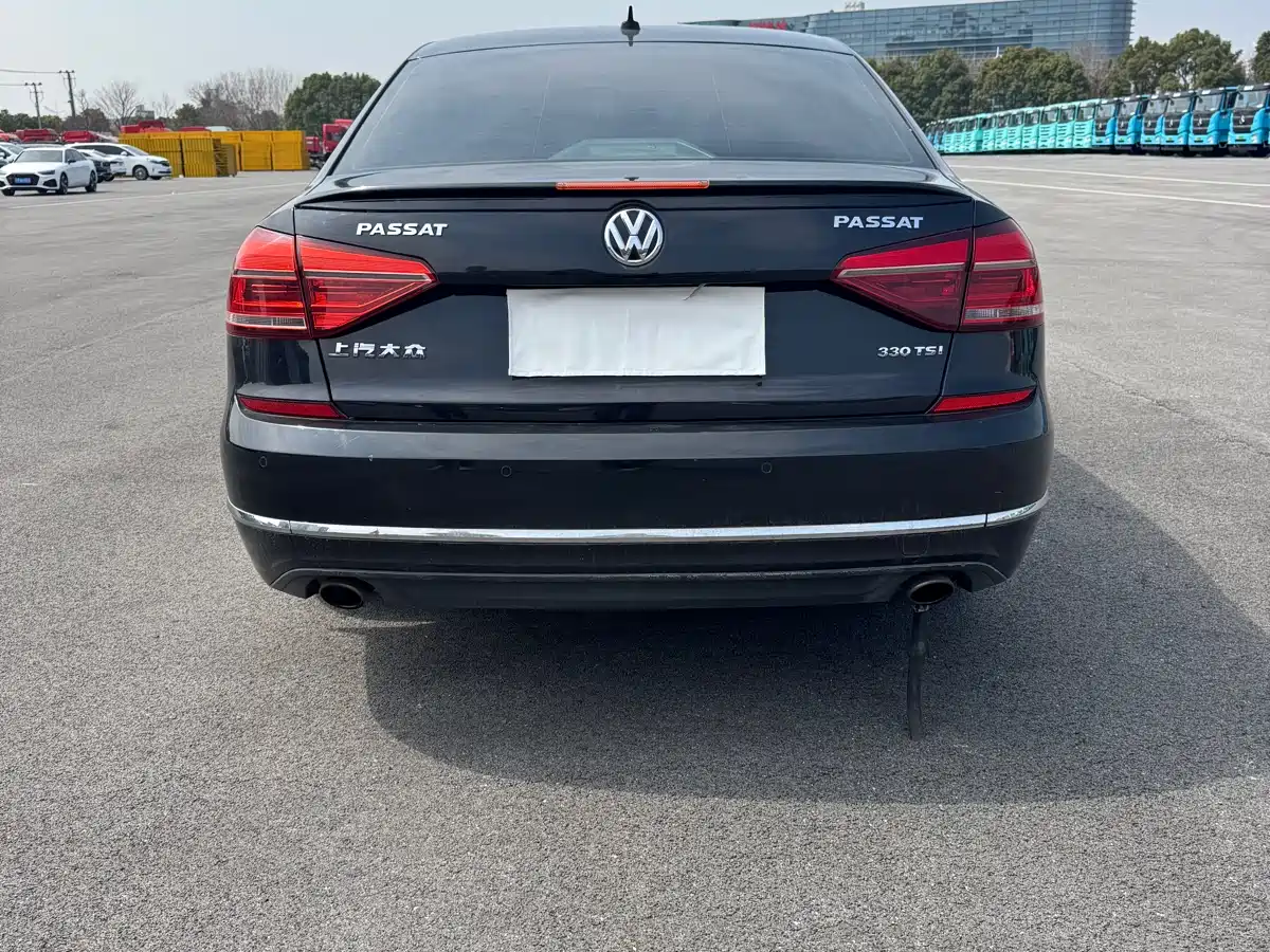 Volkswagen Passat 2017 330TSI DSG Prestige фото 8
