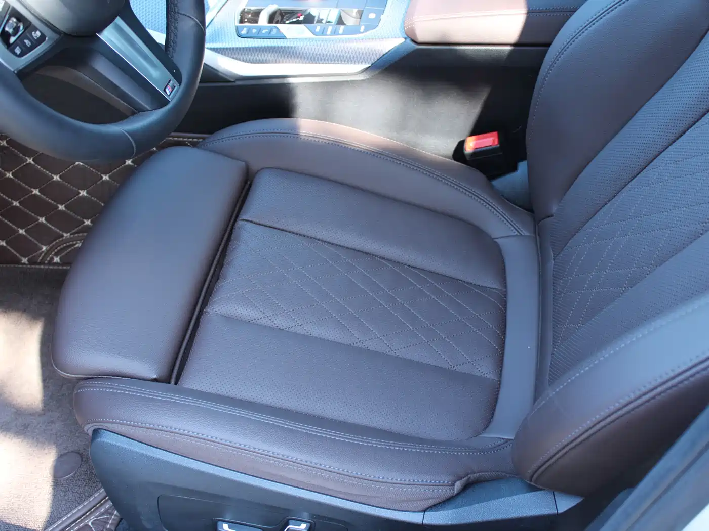 BMW 3 Series 2024 325i M Sport Shadowline Package фото 20