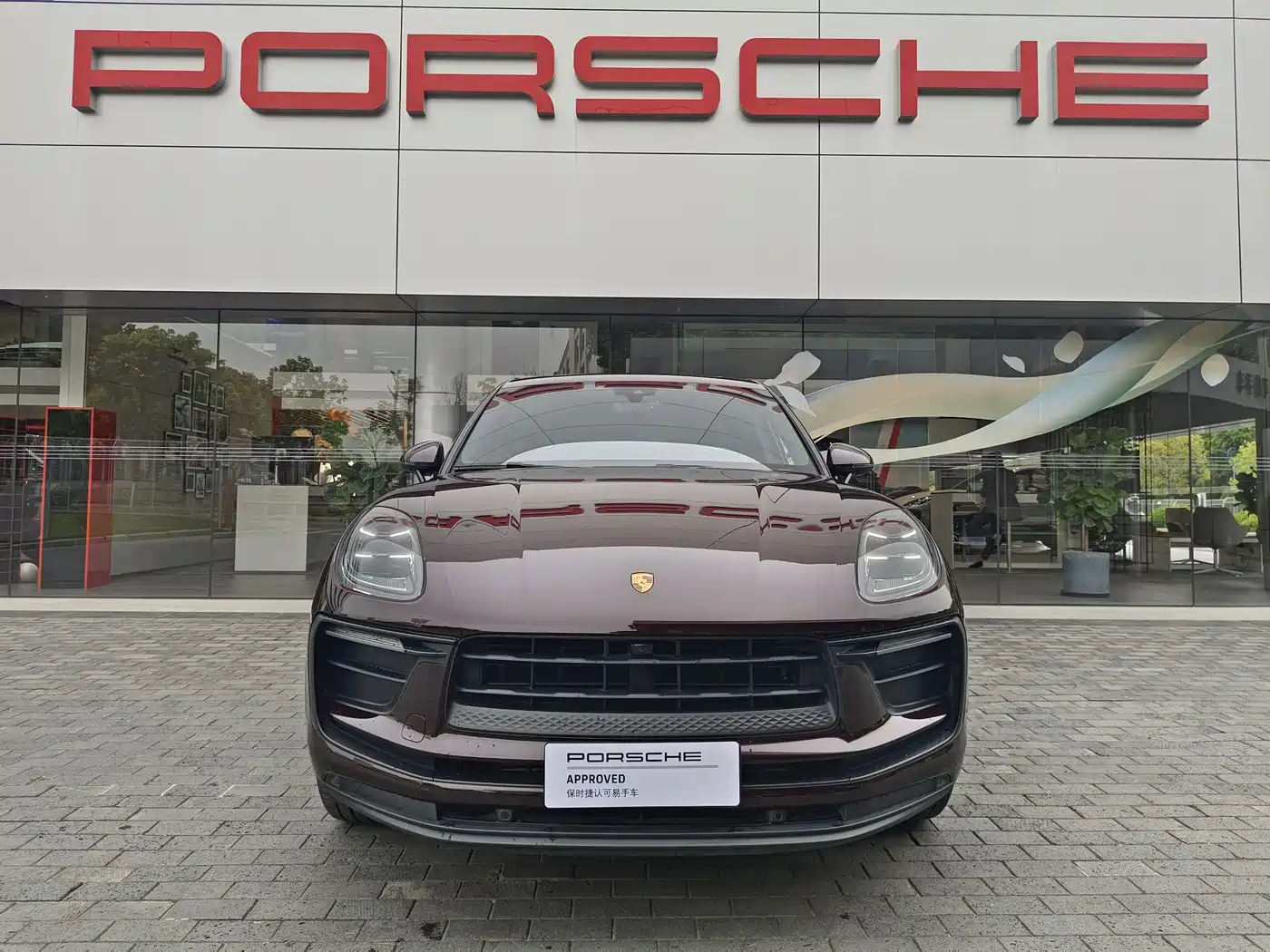 PORSCHE MACAN