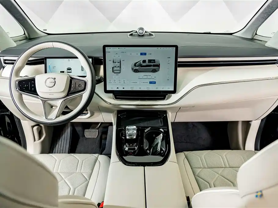 Volvo EM90 2026 2025 Ultra Six-Seater