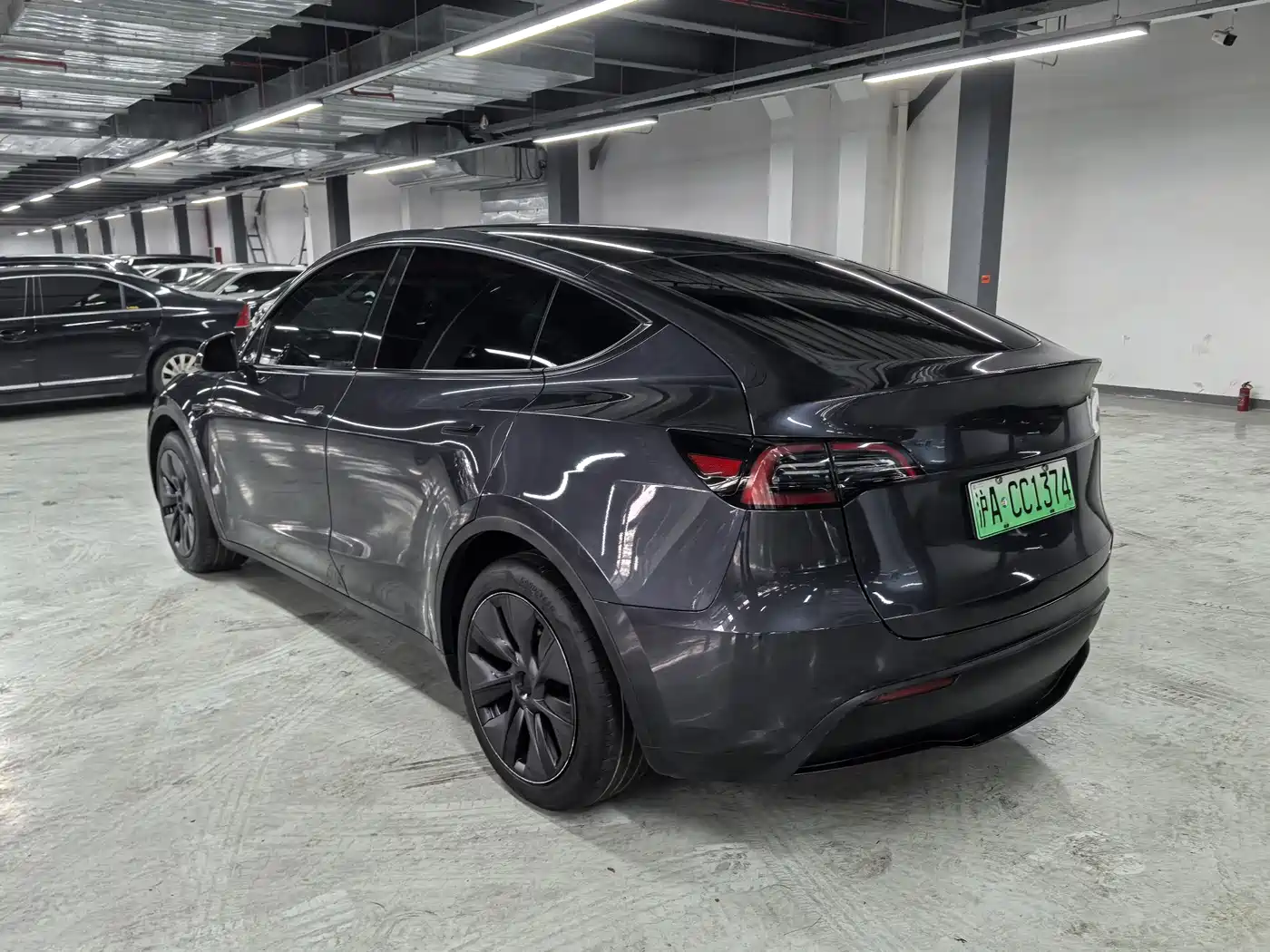 TESLA MODEL Y