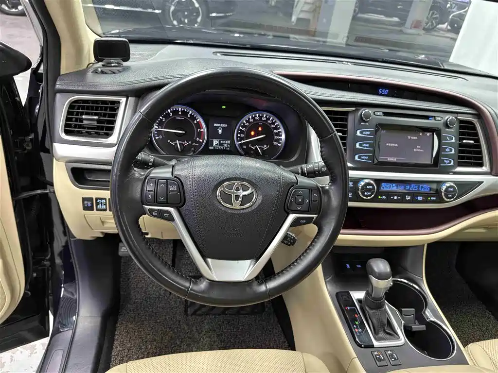 TOYOTA HIGHLANDER