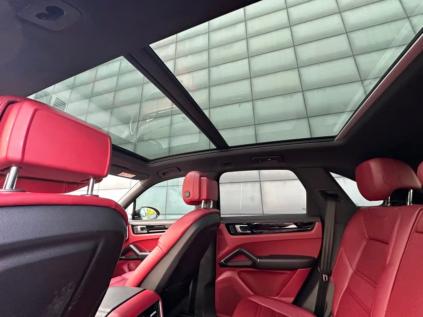 Porsche Cayenne New Energy 2022 Cayenne E-Hybrid 2.0T Platinum Edition фото 13