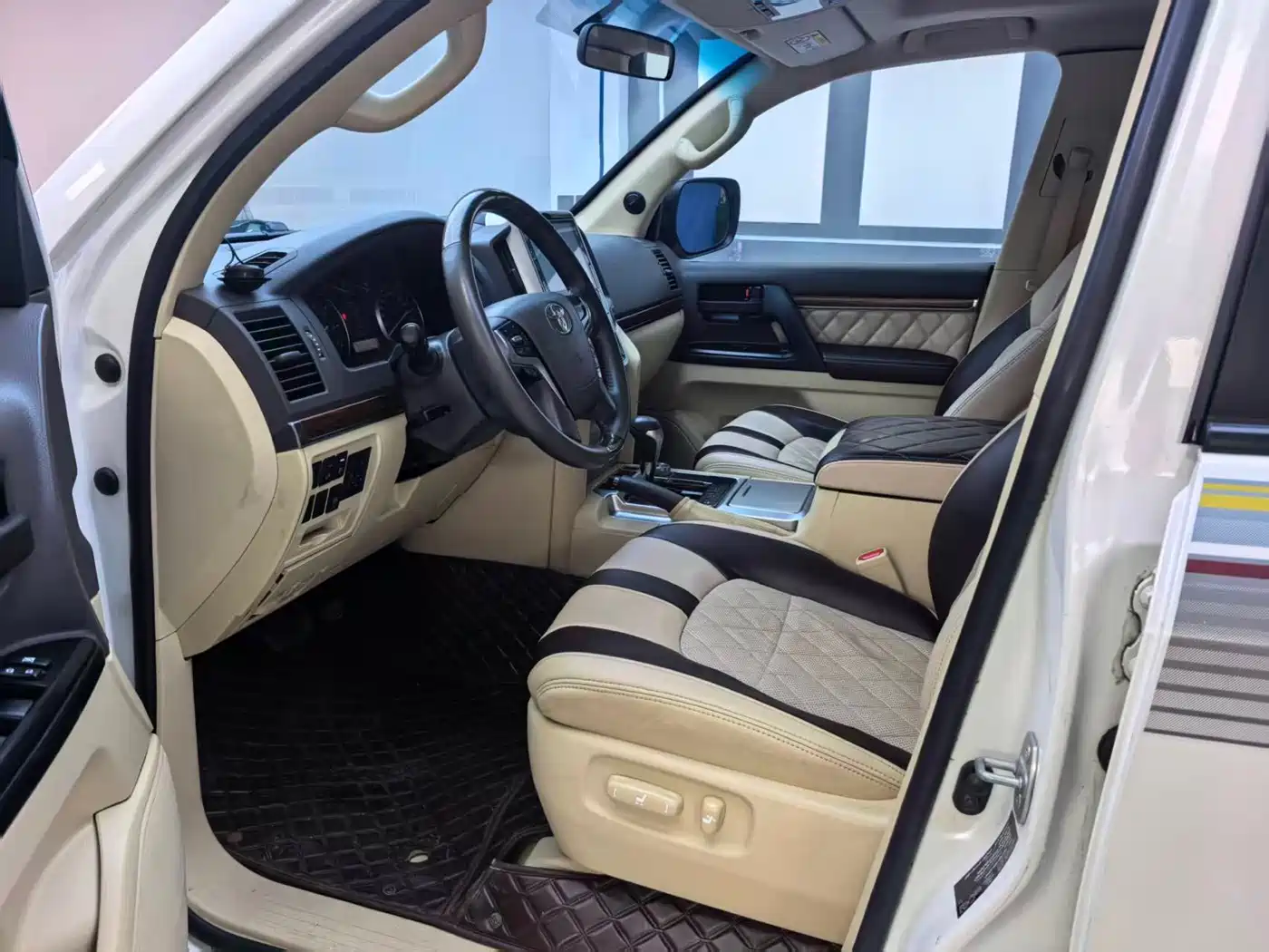 Toyota Land Cruiser (Import) 2017
