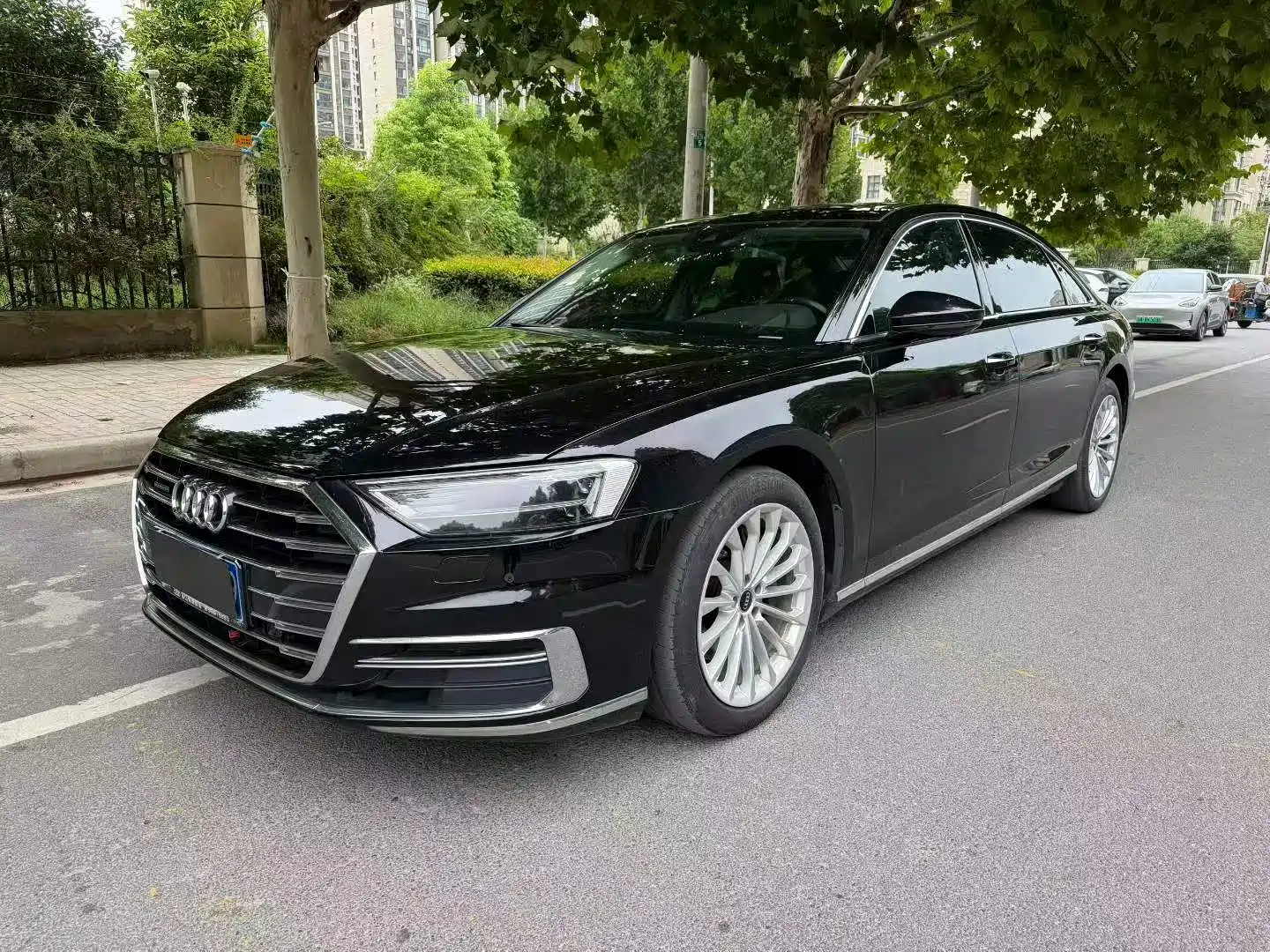 Фото 1 - Audi A8