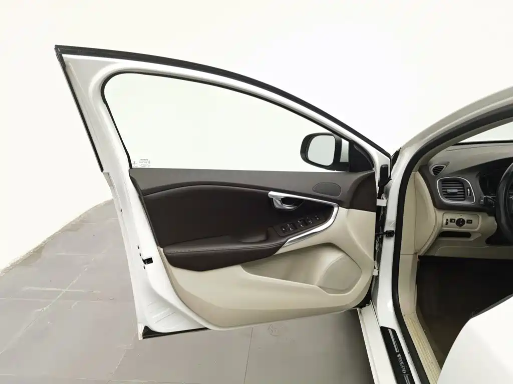 Volvo V40 2015 2015 1.6T Smart Comfort Edition