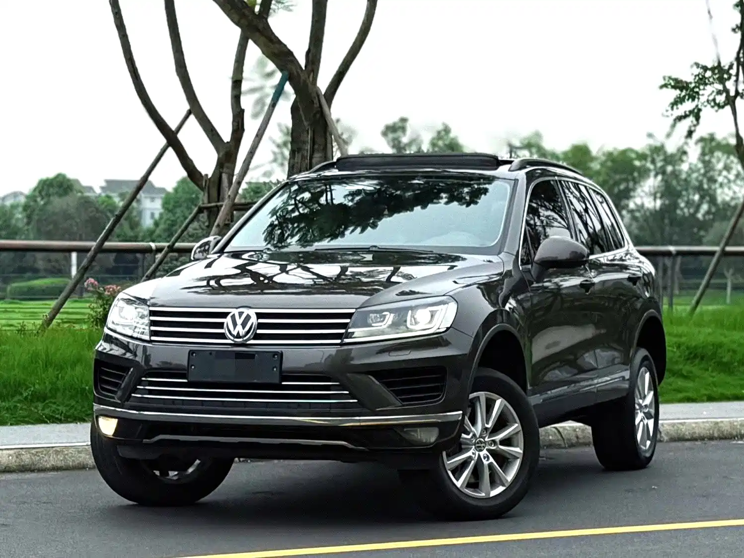 Фото 1 - Volkswagen Touareg