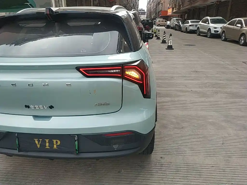 Фото 8 - Geely Geometry E Firefly
