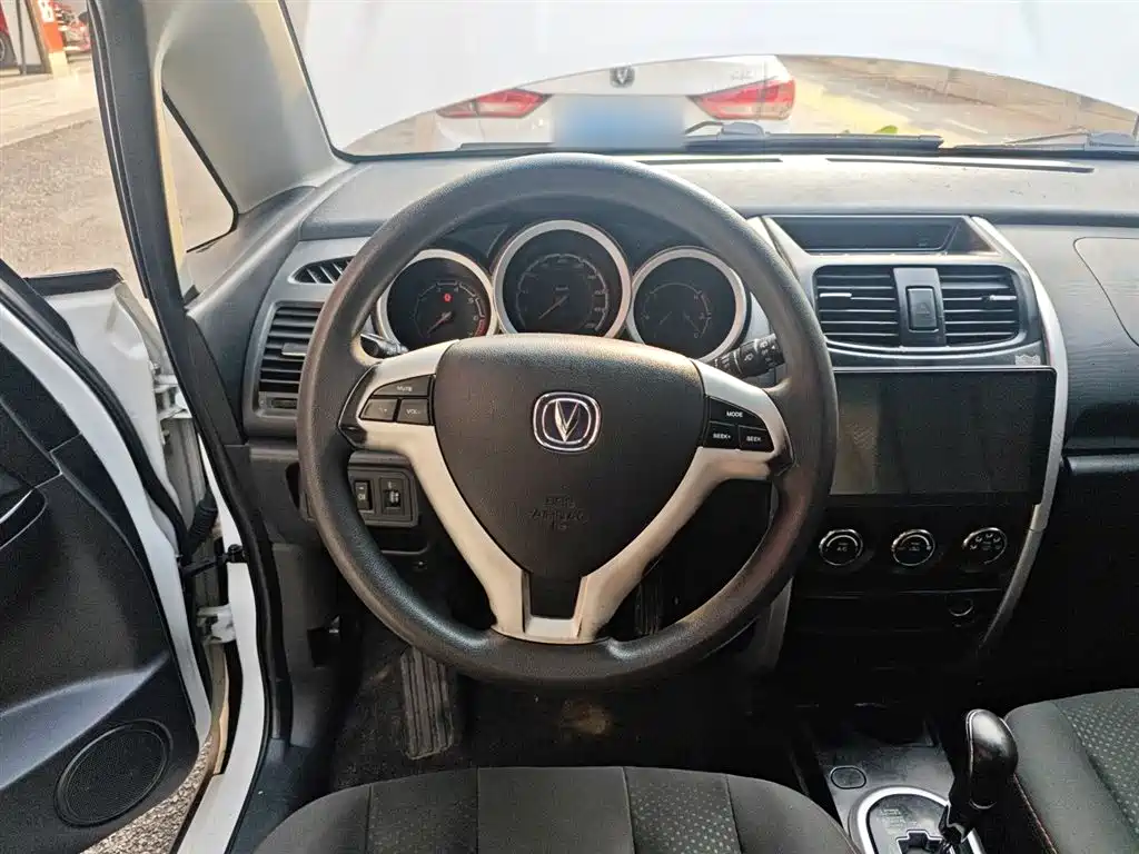Changan CX20 2016 2014 1.4L IMT Sunroof Navigation Edition (China V)