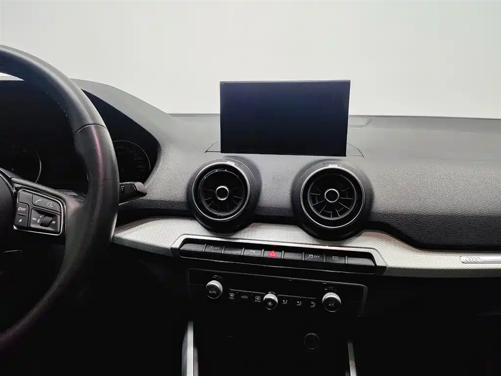 Фото 19 - Audi Q2L