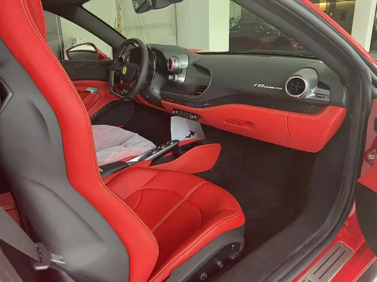 FERRARI F8
