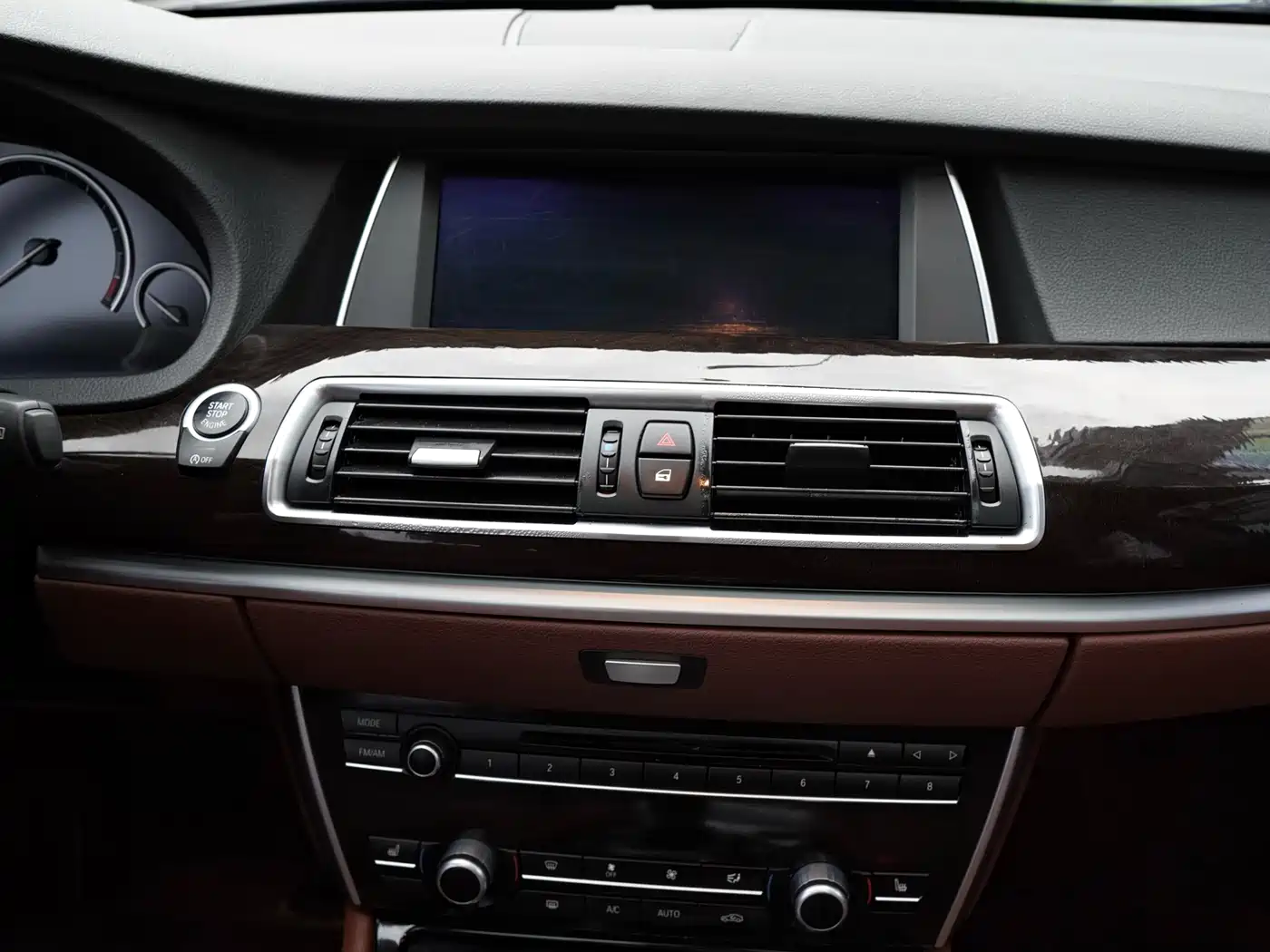 BMW 5 Series GT 2013 535i Elegance фото 9