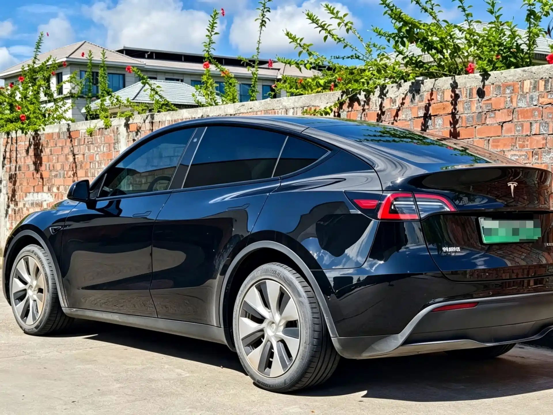 Photo 3 - Tesla Model Y