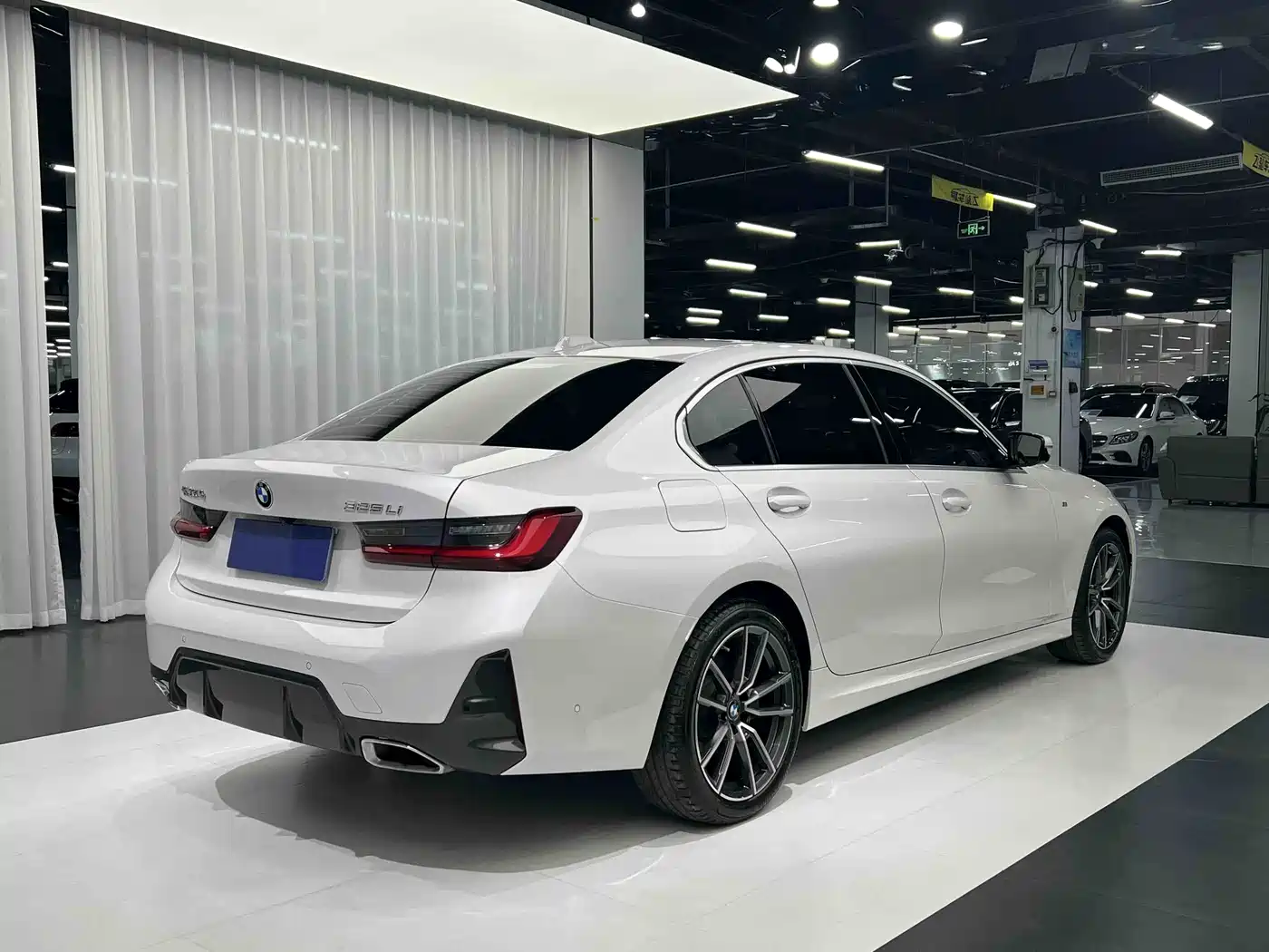 BMW 3 Series 2024 325Li M Sport Package фото 11
