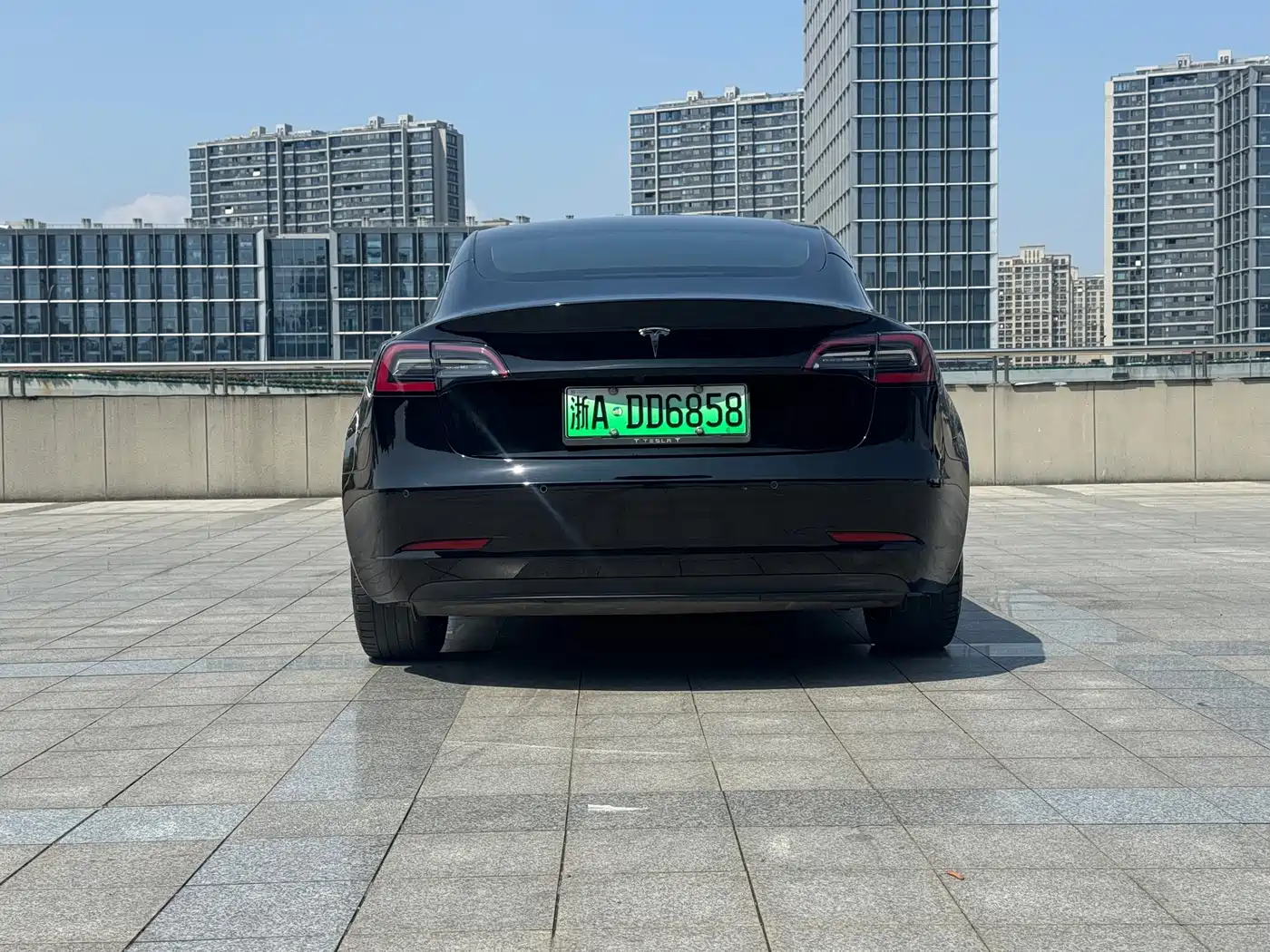 TESLA MODEL 3