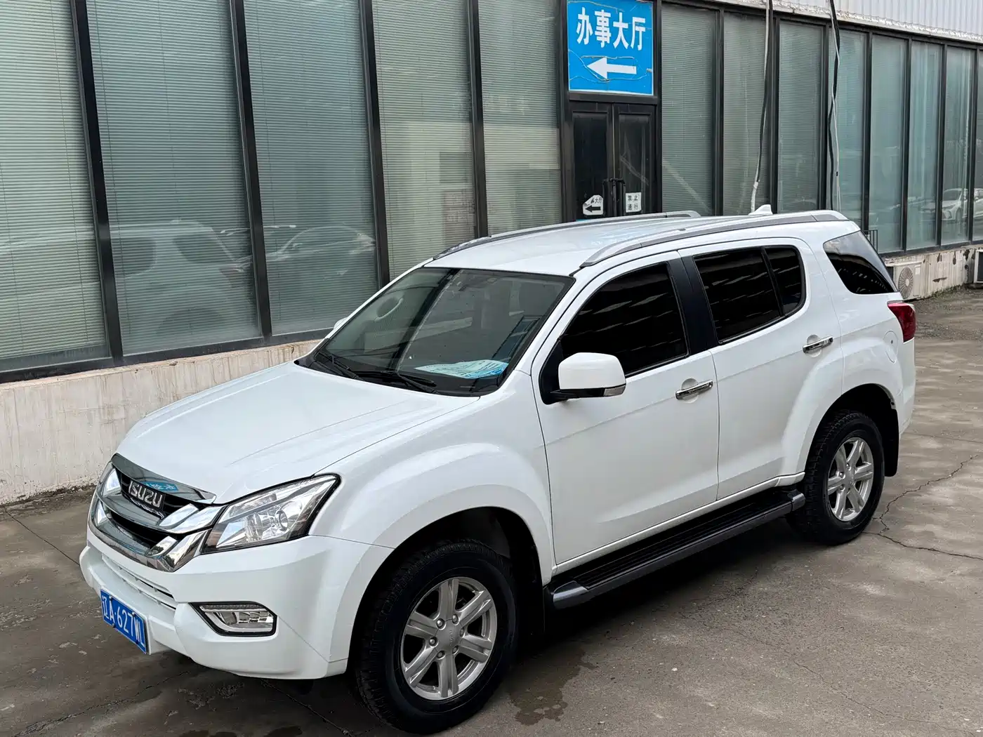 Isuzu mu-X Ranger 2017 2017 2.5T 2WD Auto Leisure 7-seater