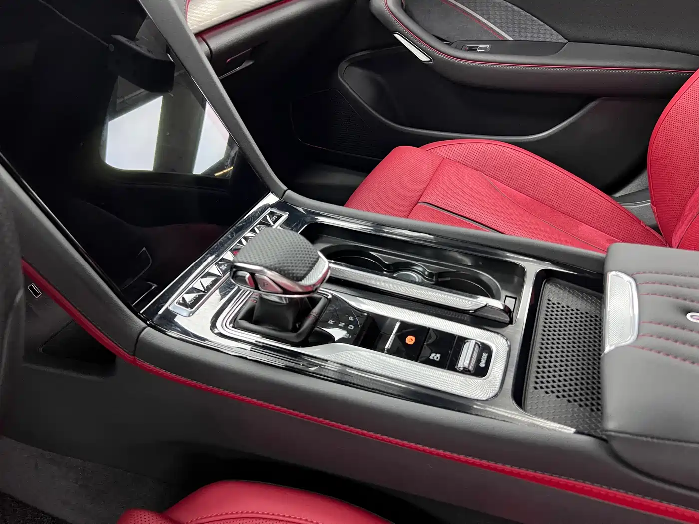 Hongqi H6 2025 2025 Model 2.0T Fashion Edition