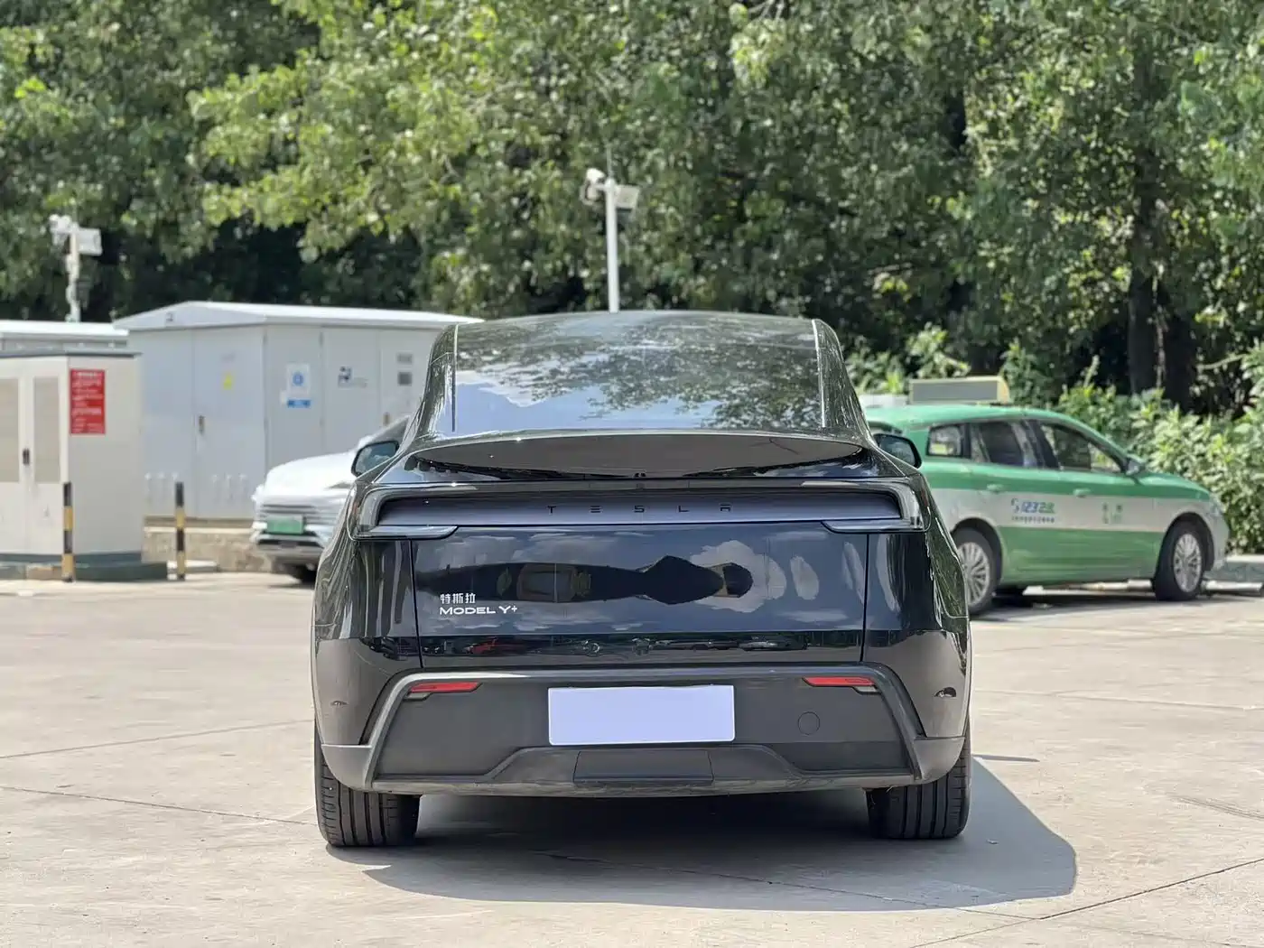Фото 12 - Tesla Model Y
