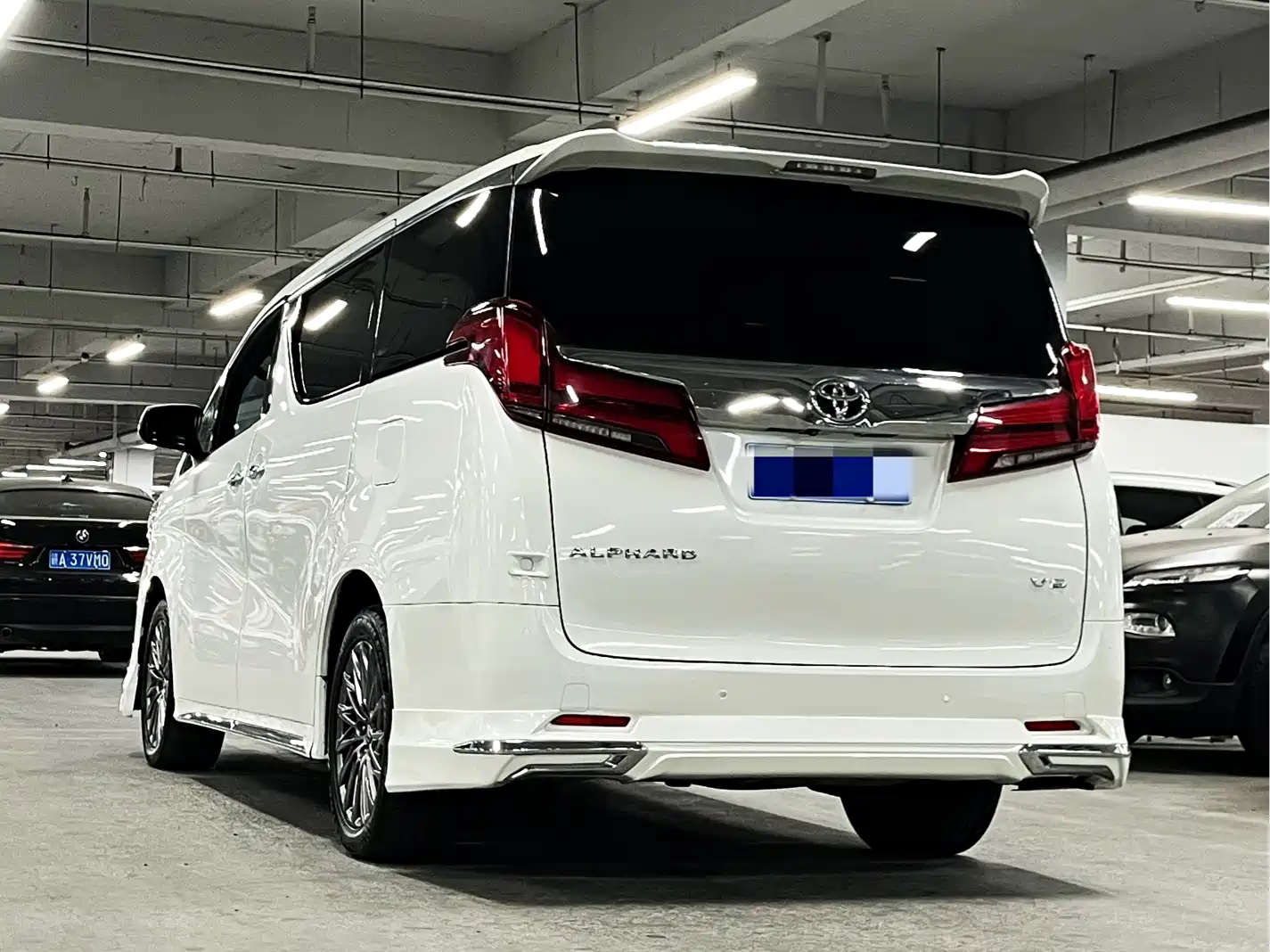 Photo 4 - Toyota Alphard